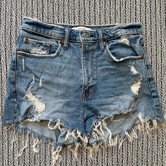 Abercrombie Curve Love | High Rise Mom Short - Picture 1 of 4